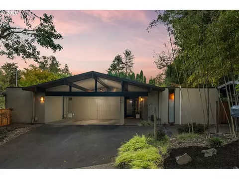 700 Pebble Beach Ct, Lake Oswego, OR 97034