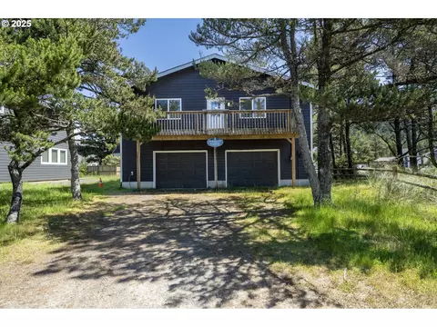 33505 Cape Kiwanda Dr, Pacific City, OR 97135