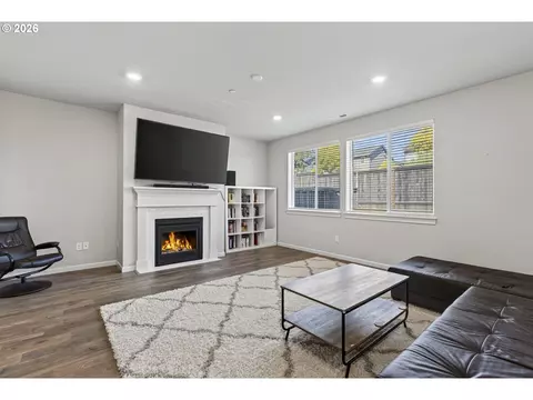 Living - 6417 N 87th Ct, Camas, WA 98607 photo 2 of 3