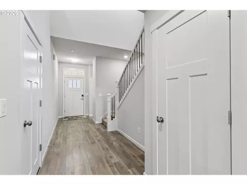 Entry Way - 6417 N 87th Ct, Camas, WA 98607 photo 2 of 4