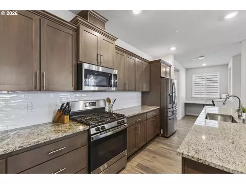 Kitchen - 6417 N 87th Ct, Camas, WA 98607 photo 2 of 5