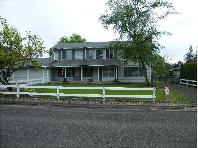 822 E 6th St, Molalla, OR 97038 photo 1