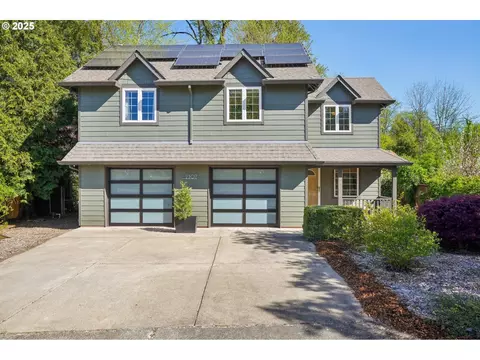 2307 SE Lindenbrook Ct, Milwaukie, OR 97222