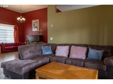 Living - 78639 Tyler Ln, Boardman, OR 97818 photo 1 of 1