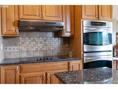 Kitchen - 78639 Tyler Ln, Boardman, OR 97818 photo 3 of 3