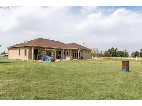 Exterior - 78639 Tyler Ln, Boardman, OR 97818 photo 3 of 9