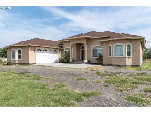 Exterior - 78639 Tyler Ln, Boardman, OR 97818 photo 6 of 9