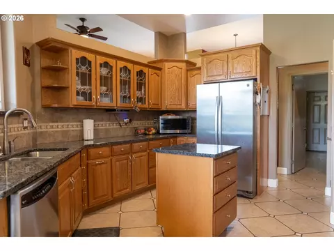 Kitchen - 78639 Tyler Ln, Boardman, OR 97818 photo 1 of 3