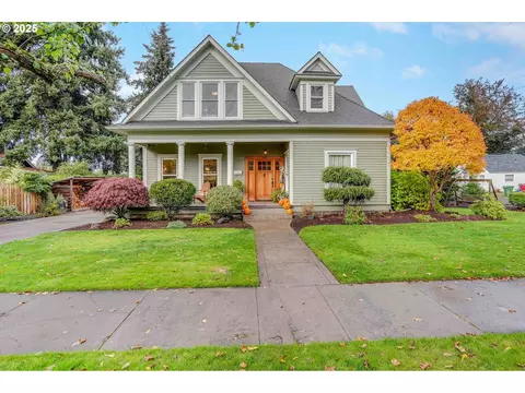 1002 N Water St, Silverton, OR 97381