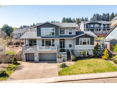 220 SW Dogwood Dr, Dundee, OR 97115