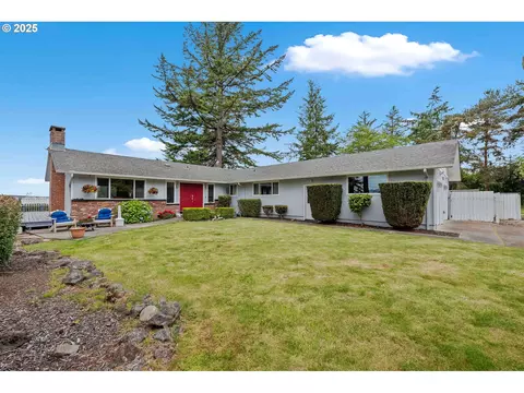 94020 E Shore Dr, North Bend, OR 97459