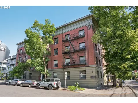 2109 NW Irving St #307, Portland, OR 97210