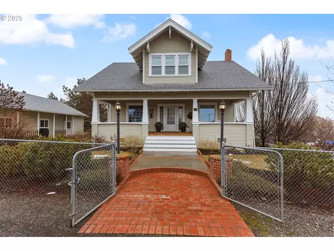 102 NE Harrison St, Dufur, OR 97021