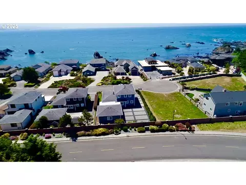 842 Chetco Point Ter, Brookings, OR 97415