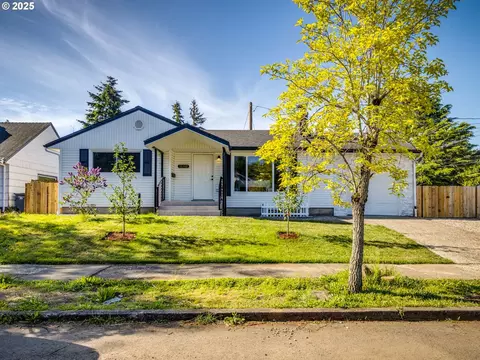 11312 NE Davis St, Portland, OR 97220