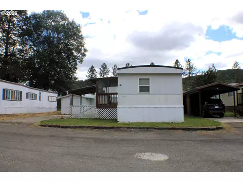 157 Bunting Ln #25, Myrtle Creek, OR 97457