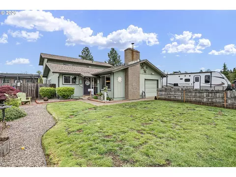 1700 E Grover Ave, Cottage Grove, OR 97424