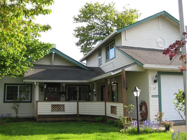 1606 E 2nd St, Newberg, OR 97132 photo 1