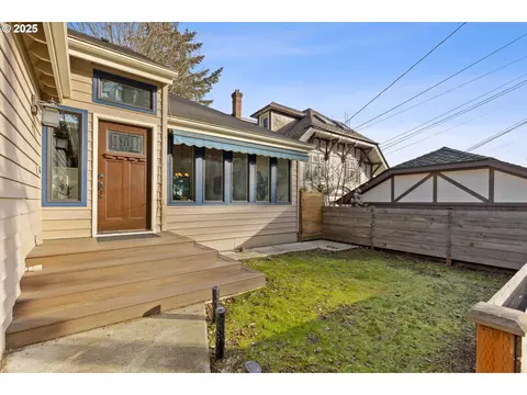1693 SW Montgomery Dr, Portland, OR 97201