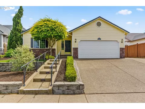 3473 Parker Ln, Springfield, OR 97477