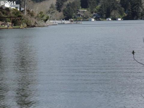 2100 NE Lake Dr, Lincoln City, OR 97367
