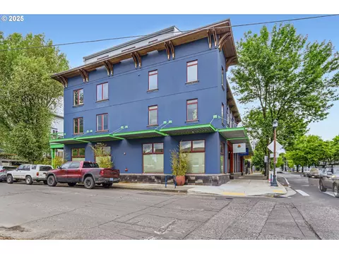 325 NE Graham St #10, Portland, OR 97212