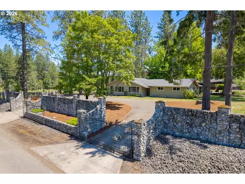 87313 Chinquapin Loop, Veneta, OR 97487