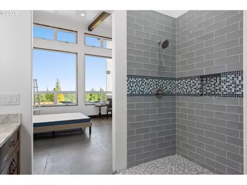 Bath - 84227 Sunny Glade Rd, Enterprise, OR 97828 photo 4 of 5