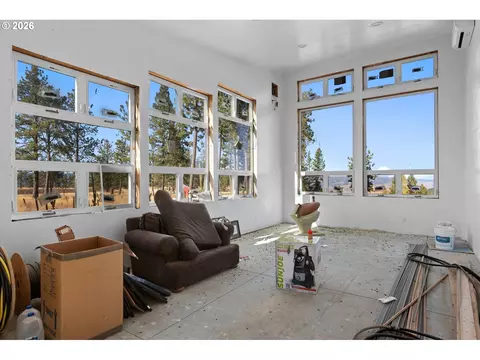 Living - 84227 Sunny Glade Rd, Enterprise, OR 97828 photo 4 of 5