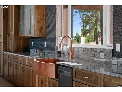 Kitchen - 84227 Sunny Glade Rd, Enterprise, OR 97828 photo 4 of 5