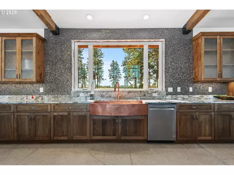 Kitchen - 84227 Sunny Glade Rd, Enterprise, OR 97828 photo 3 of 5