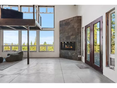 Living - 84227 Sunny Glade Rd, Enterprise, OR 97828 photo 3 of 5
