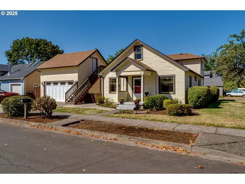 781 Maple St, Junction City, OR 97448