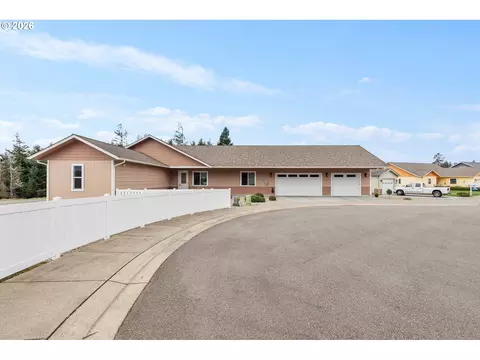 63404 Nathan Dr, Coos Bay, OR 97420