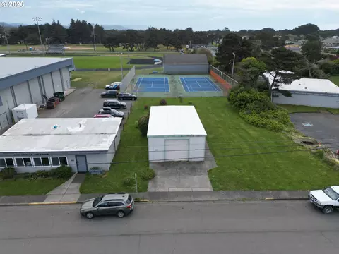 485 9th St, Bandon, OR 97411