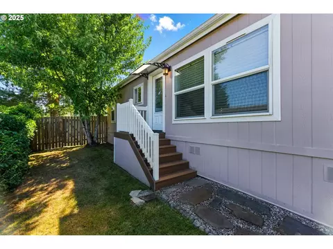 17925 Country Village Dr, Oregon City, OR 97045