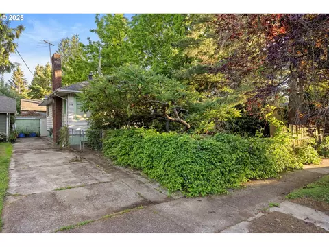 118 NE Russet St, Portland, OR 97211