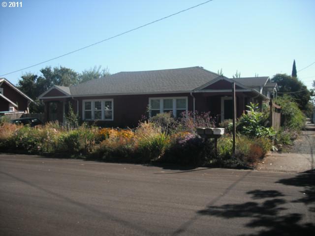 752 Clark St, Eugene, OR 97402 photo 1