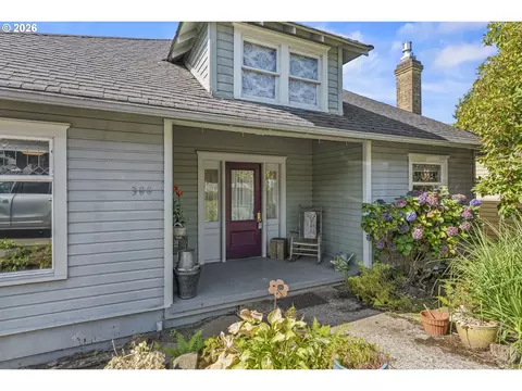 380 Columbia St, Cathlamet, WA 98612