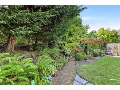 Exterior - 3387 Bentley Ave, Eugene, OR 97405 photo 11 of 14