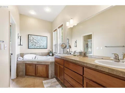 Bath - 3387 Bentley Ave, Eugene, OR 97405 photo 1 of 6