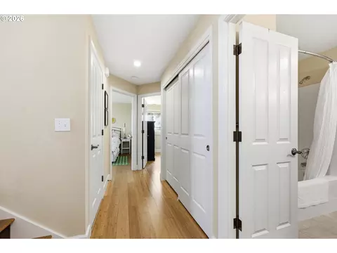 Entry Way - 3387 Bentley Ave, Eugene, OR 97405 photo 2 of 2