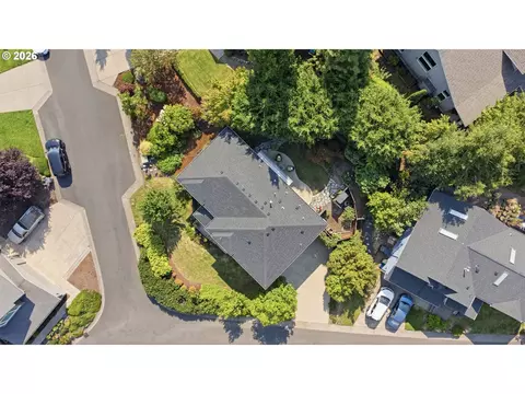 View/Area - 3387 Bentley Ave, Eugene, OR 97405 photo 2 of 5
