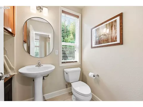 Bath - 3387 Bentley Ave, Eugene, OR 97405 photo 4 of 6