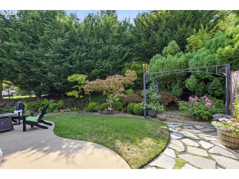 Exterior - 3387 Bentley Ave, Eugene, OR 97405 photo 10 of 14