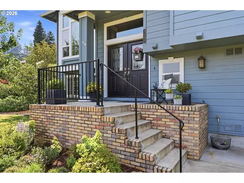 Exterior - 3387 Bentley Ave, Eugene, OR 97405 photo 5 of 14