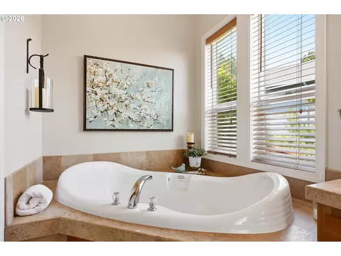 Bath - 3387 Bentley Ave, Eugene, OR 97405 photo 2 of 6