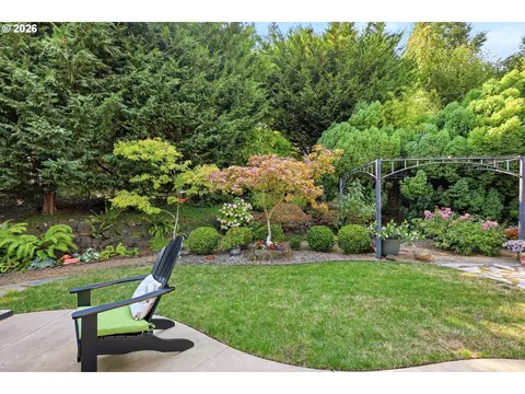 Exterior - 3387 Bentley Ave, Eugene, OR 97405 photo 9 of 14
