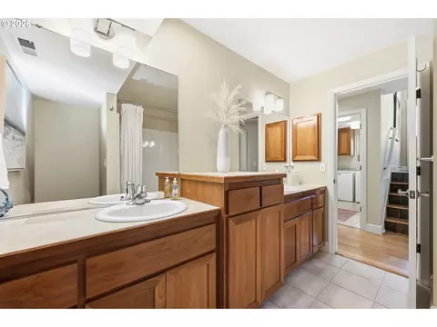 Bath - 3387 Bentley Ave, Eugene, OR 97405 photo 6 of 6