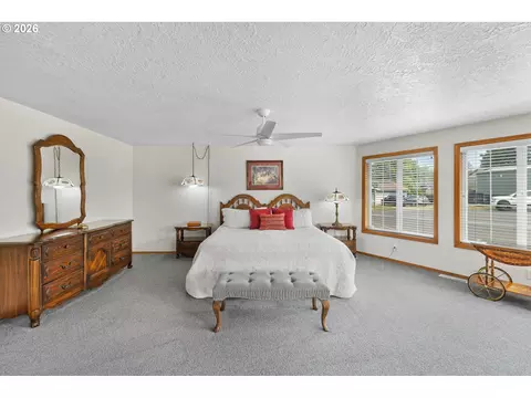 Bedroom - 2291 SE Hacienda Ave, Gresham, OR 97080 photo 4 of 4